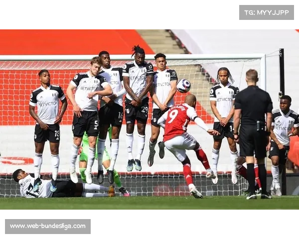 角球战术奏效，穆尼奥斯扫射助水晶宫客场领先狼队