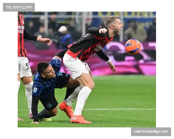 意甲第32轮：AC米兰3-3国际米兰，莱奥与劳塔罗各自梅开二度